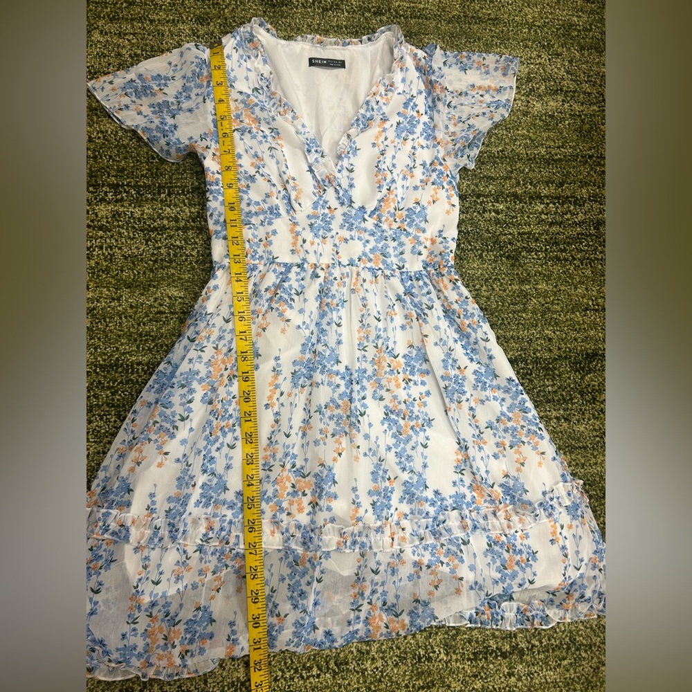 Ditsy Floral Print Lettuce Trim dress - Picture 2 of 7